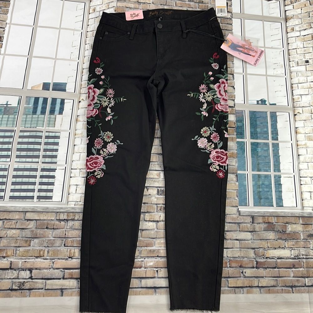 NWT Women’s Black Floral Embroidery Super Slim Mid Rise Denim Jean (7/28) FP19